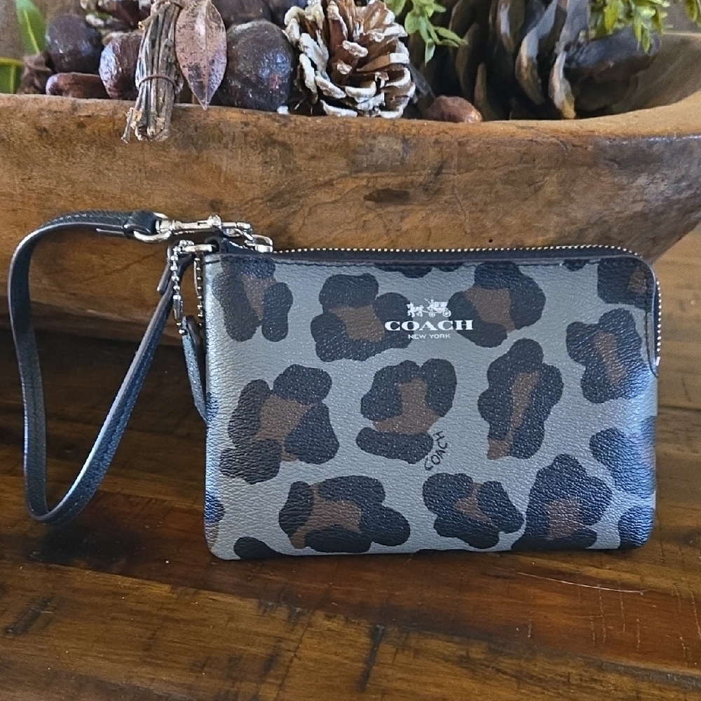 Coach Oslet Wristlet